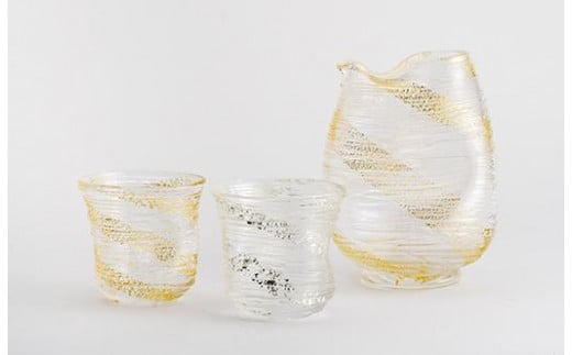 
            金沢箔　氷結　酒器揃え
          