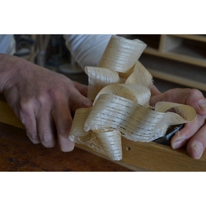 【どっこいしょ椅子（引出し無し）】軽いコンパクト桐のイス お仏壇の前 玄関来客 介護【初音の家具】