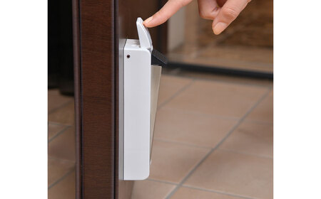 セイエイ (Seiei) ドアストッパー ポルテ 機能性パッケージ ブラック 17669 玄関ドア ドアストップ 扉留め 大阪府高槻市/清水産業株式会社[AOET005]