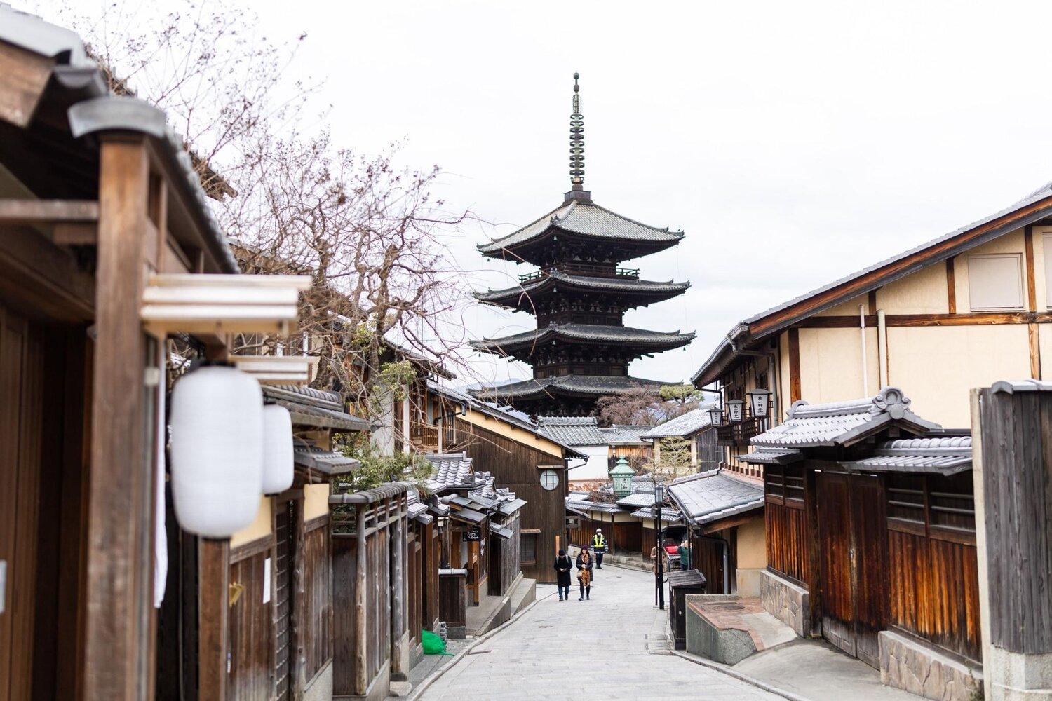 【AKAGANE RESORT KYOTO HIGASHIYAMA 1925】 レストラン〈ルアン〉 五重塔内部の特別拝観ツアー付きランチプラン（1名様） 261009_A-LS008