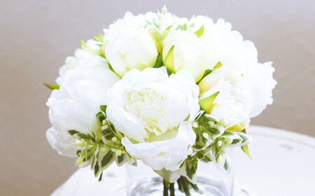 水換え不要!!ピオニー(芍薬)の花瓶に入った花束：white