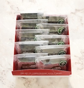 黒豆入り抹茶テリーヌ 10個入り ( 京都 宇治 抹茶 テリーヌ 黒豆 甘露煮 抹茶 スイーツ デザート 焼き菓子 焼菓子 洋菓子 人気 洋風 お菓子 おかし おやつ 贈答 お歳暮 ギフト )