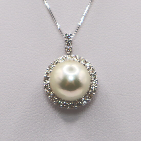 【ふるさと納税】1957 【大粒】K18WG 無調色あこや10.0mmup　ダイヤモンド0.41ctペンダントネックレス