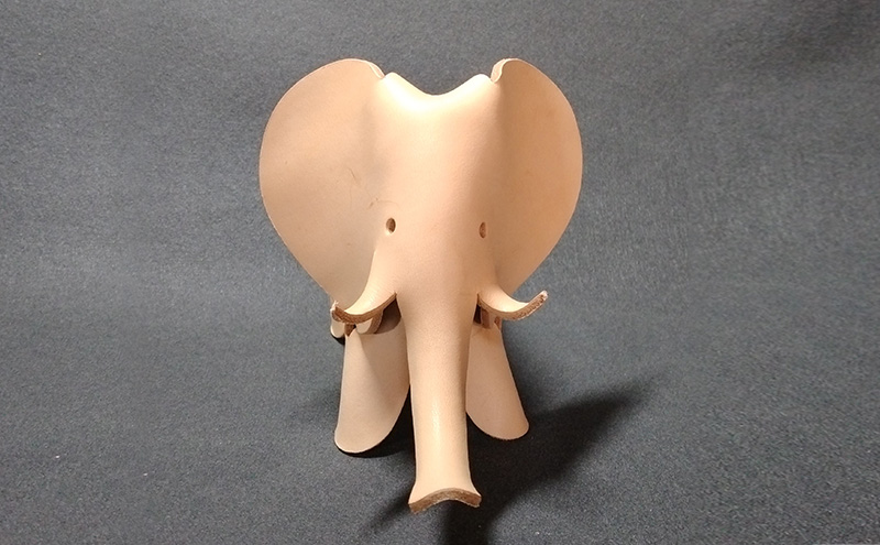 ヌメ革でつくるゾウ　オブジェ インテリア 革製品 牛革 ヌメ革 天然素材 レザークラフト 象 ハンドメイド 手作り おもちゃ プレゼント 贈り物 姫路産