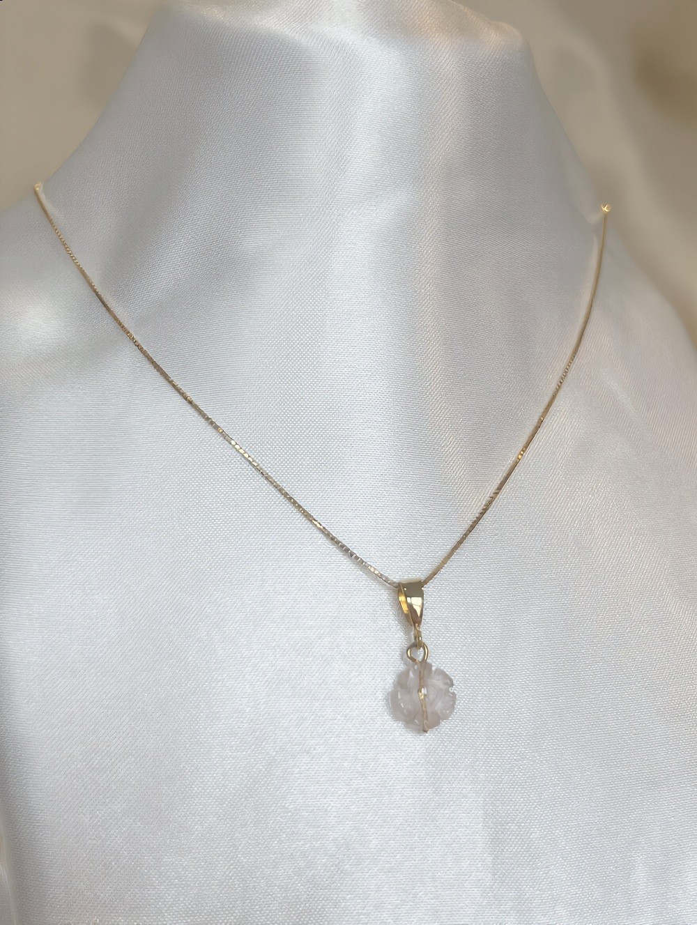 
                  MISTY   　　	K18 ネックレス　天然石　薄紅桜（うすべにざくら）ローズクォーツ　 匠カービングジュエリー　総重量　約３．７ｇ		在庫1点限り		
                
