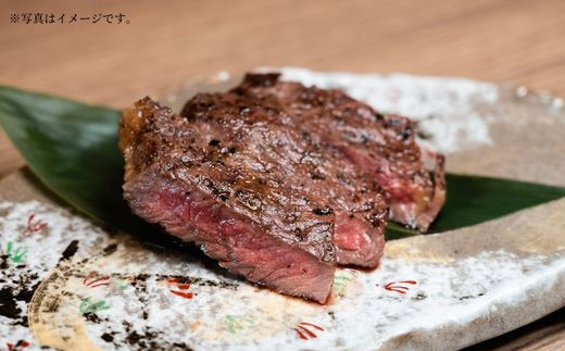 熱を加えた時、舌の上でサシが溶け、筋肉のもつ味と脂肪の香りからうまれる特有の旨味が口いっぱいに広がります。