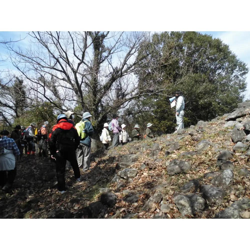 文化財専門員と行く！石清尾山古墳群（峰山地区）ガイド見学ツアー【自由研究/夏休みの特別な体験に】