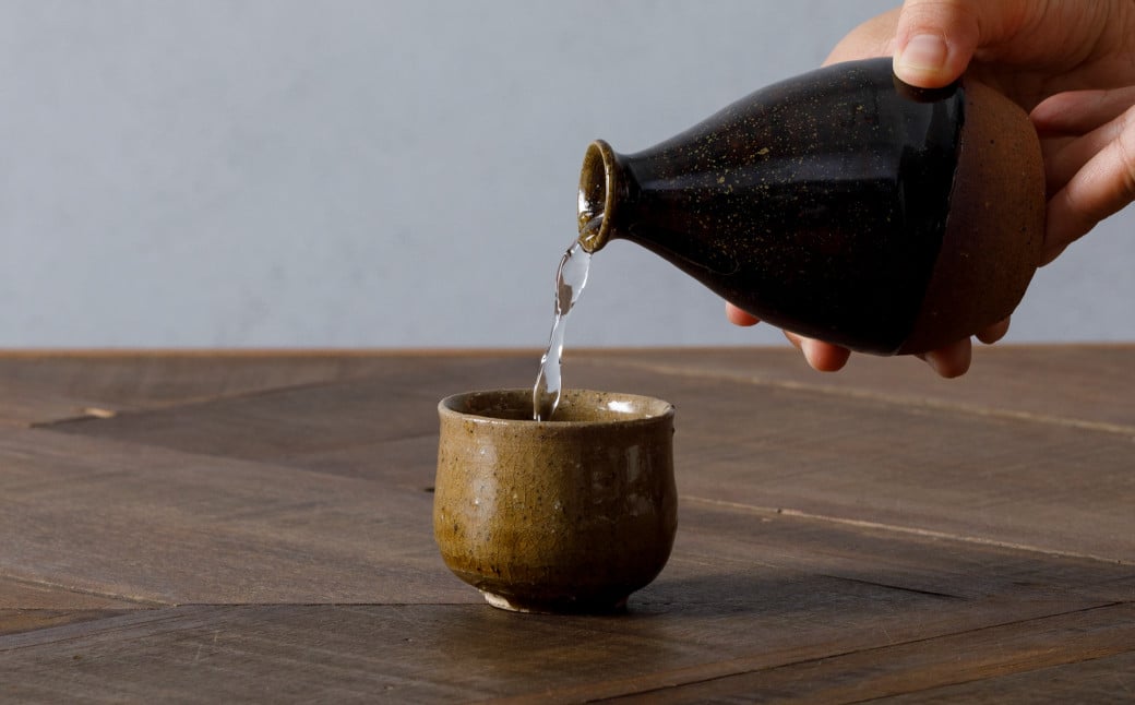 
                  【中野陶痴窯 中野政之】唐津焼／灰釉立ちぐい呑
                