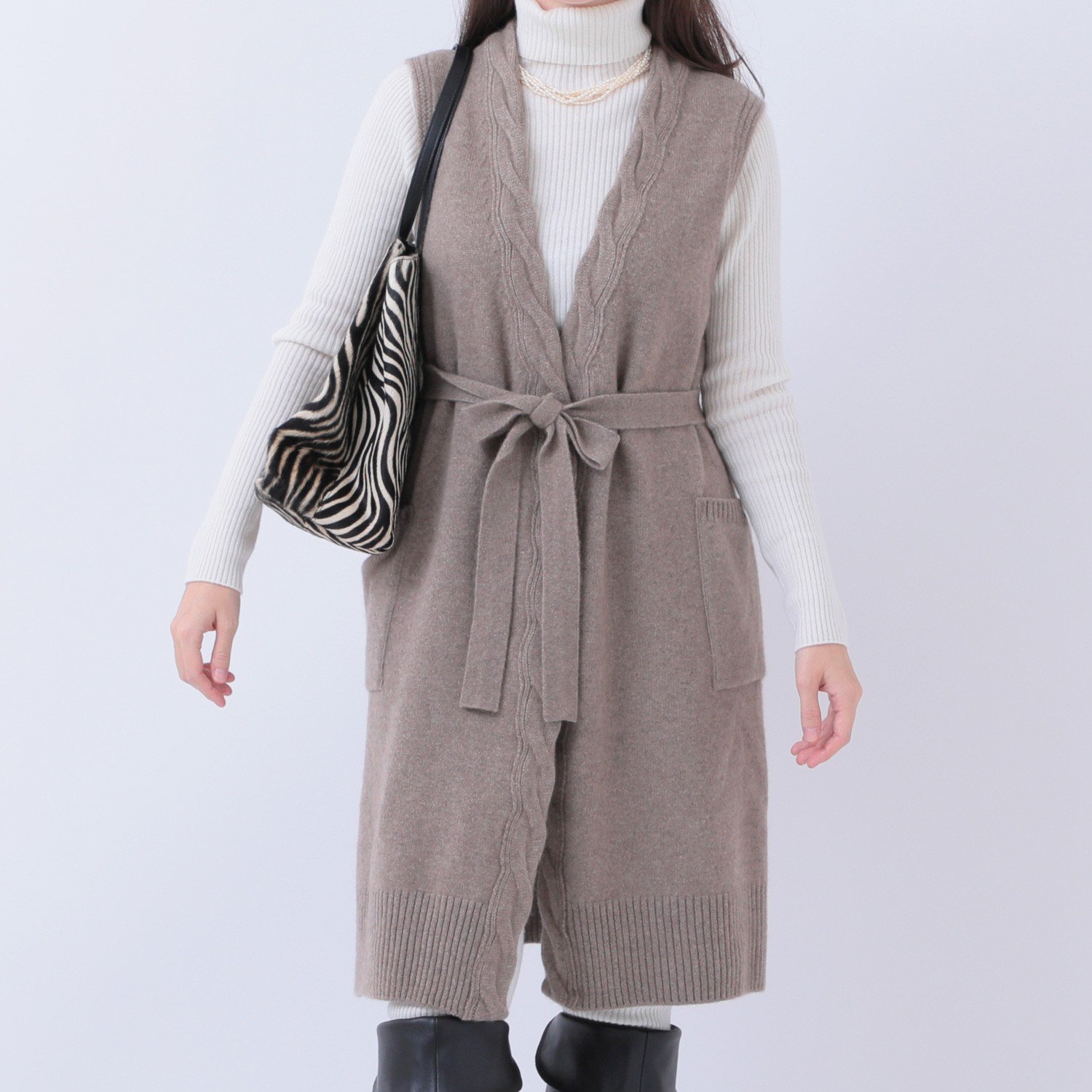 
            ルーエンローズ カシミヤ 部分ケーブル編みロングジレ（ブラウン） ニット ファッション おしゃれ 日本製 秋 冬 プレゼント ギフト RU2311-19 
          