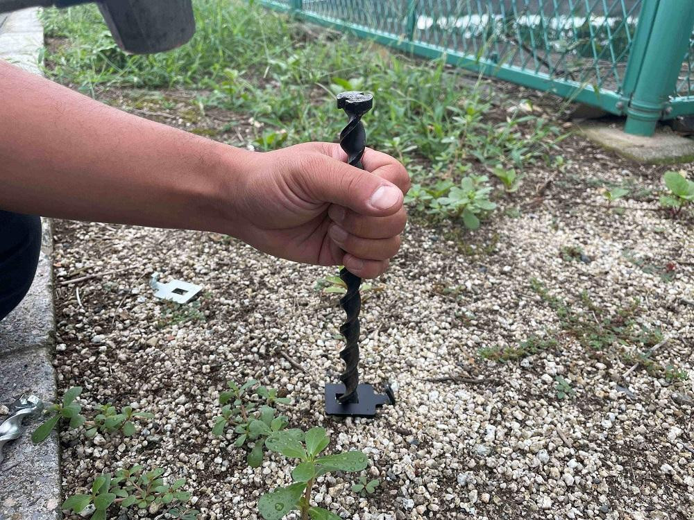 
ねじペグ２５ｃｍ　ブラック　４本セット　キャンプ用ペグ　スパイラル　トルネード　アウトドア
