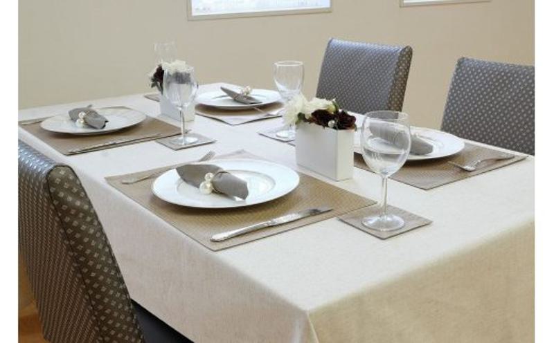 汚れても拭きとれる和柄ランチョンマット等各4枚