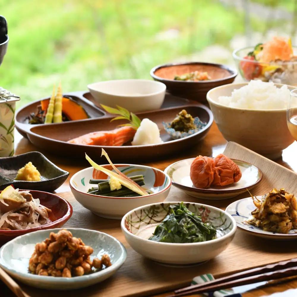 心と保養の宿  龍氣  チェックアウト13:00ゆったり昼食まで宿泊券  1泊3食付  （二名様） | 宿泊券