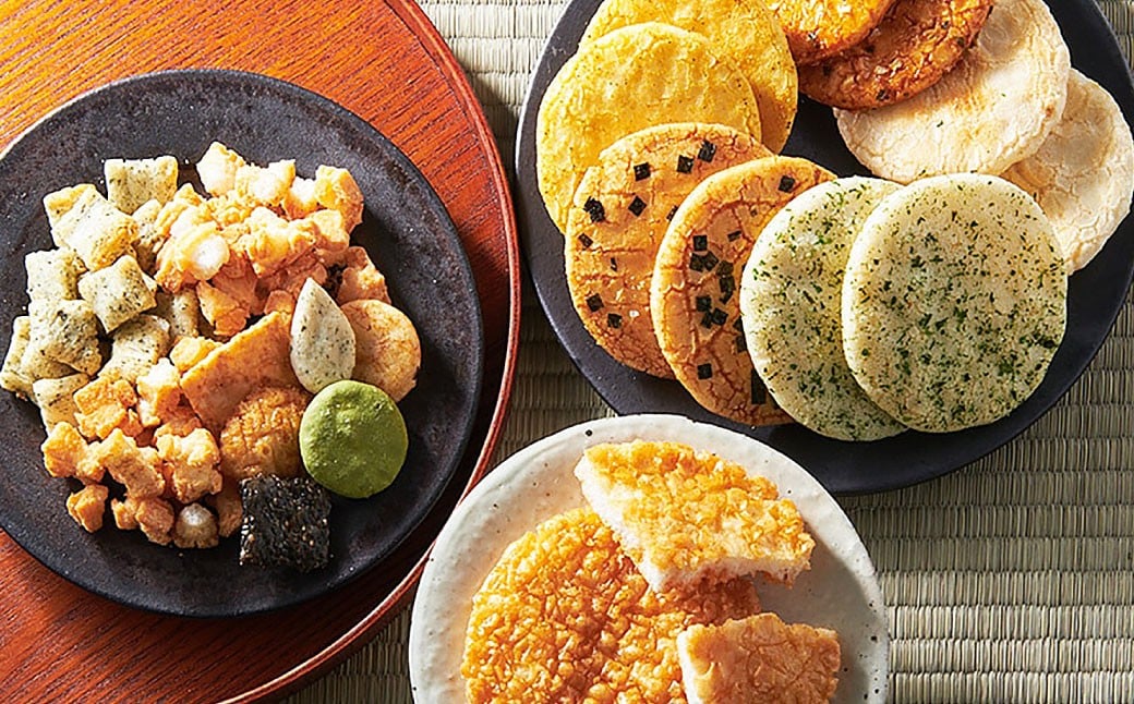 
            【シャトレーゼ】 米菓詰め合わせ 30袋 揚げ餅 （塩・焼きとうもろこし） あられ （青のりサラダ）　ふっくら焼　（醤油・塩・わさび海苔・カレー・ねぎ味噌）　吹き寄せ六煎 
          