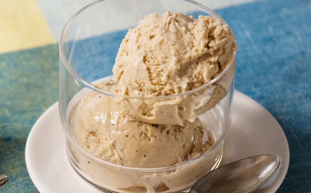 
            成城石井 くちどけなめらかなコーヒーアイス（110ml×24個） アイスクリーム 贈り物 ギフト お取り寄せ
          