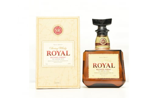 サントリーロイヤル　700ml ／ 酒 ウイスキー 国産ウイスキー 山崎蒸溜所 ローヤル SUNTORY ROYAL 飲みやすい 香り豊か なめらか 飲みごたえ ストレート ロック ハイボール 水割り ソーダ割り 700ml 宅飲み ご褒美 万能 プレゼント ギフト 定番 おすすめ 洋酒 贈答用 サントリー SUNTORY アルコール度数43％ 43度 No.089
