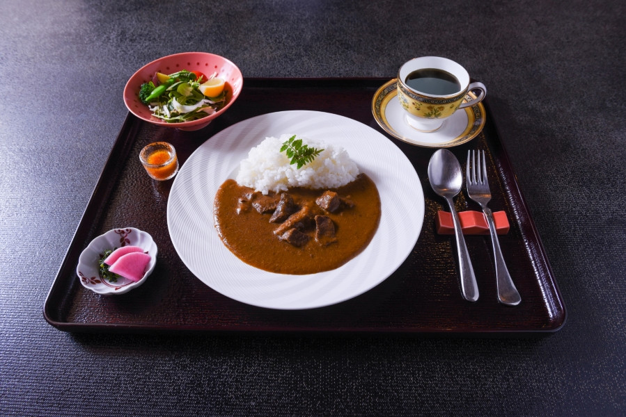 地元の素材を使い、調味料やスパイスは無添加にこだわりました。