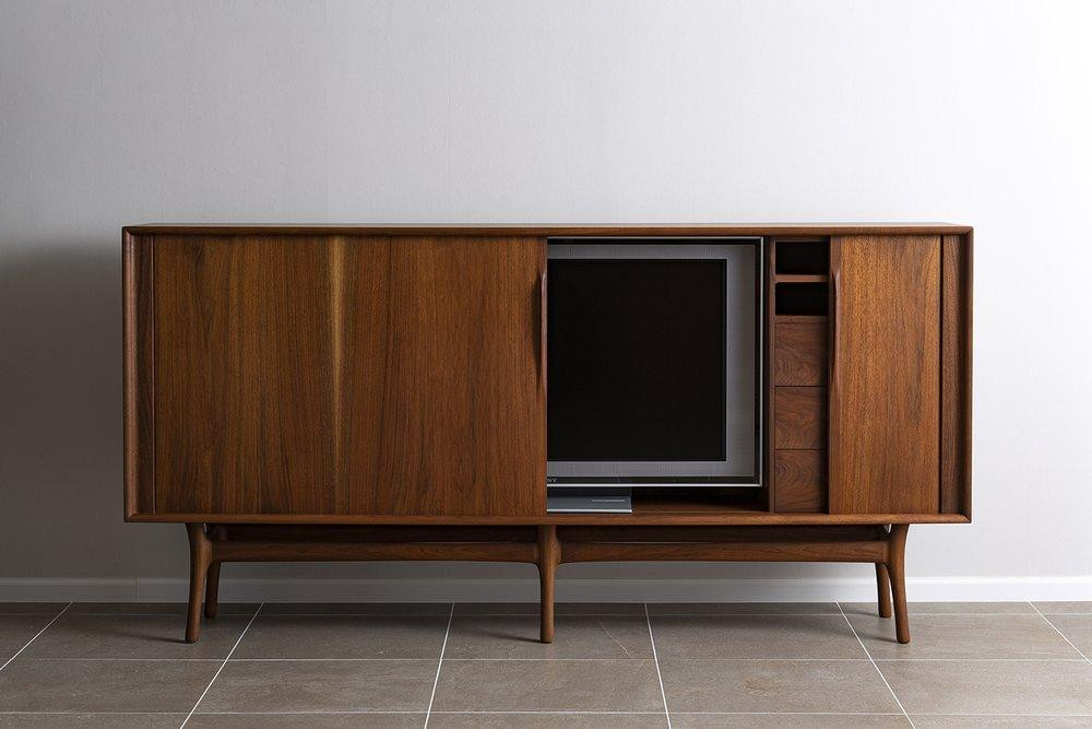 
【FILE FURNITURE WORKS】キャビネット（SHUTTER TV CABINET）
