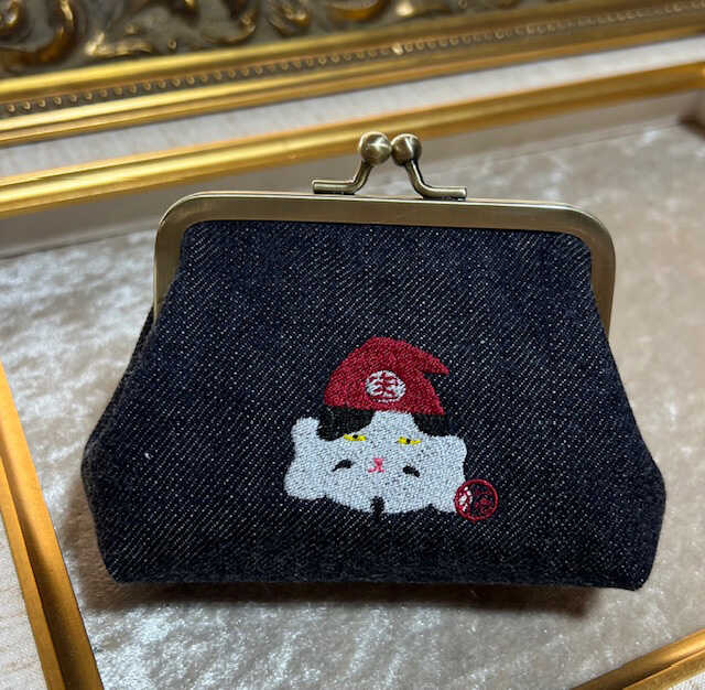 【ふるさと納税】 動物愛護 がま口ポーチ 七福にゃん インディゴ 吉富町/猫山商事[BGBE002] 岡山デニム デニム生地 がま口 がまぐち ポーチ カードケース 小銭入れ キーケース 小物入れ ハンドメイド 雑貨 アニマル 動物保護 保護猫 保護犬 かわいい 人気 おすすめ