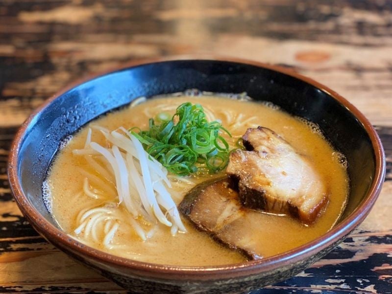 
                  豚骨味噌ら～めん（２食入り）・ピリ辛高菜セット
                