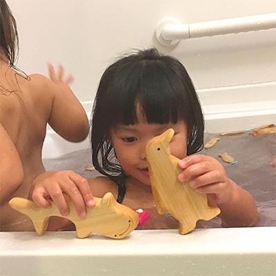 ふるさと納税 鯖江市 おふろであそぼう〜うみのともだち(ペンギンたち)〜　福井県産ひのきの木のおもちゃ　 |  | 02