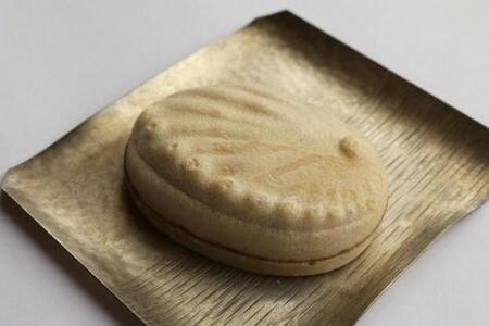 昔懐かしい五島の甘味　～かんころ餅とあわび最中～＜ルモンド風月＞