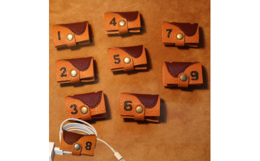 鞍型 コードホルダー コードクリップ 本革 整理整頓 ケーブルクリップ まとめる コード 充電 ケーブル コード収納 馬 競馬 オリジナル 手作り ギフト プレゼント 栗東市 滋賀 No.8