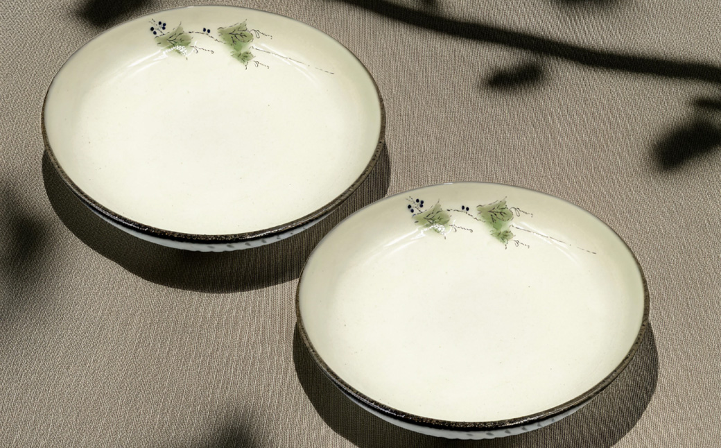 FK5 【要窯】飛び鉋絵付浅皿2枚セット　山葡萄