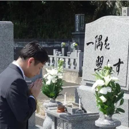 【水巻町のお墓が対象】お墓参り代行サービス(1回)仏花・写真報告書付き【1371326】