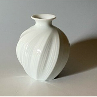 中仙窯 白磁面取線彫花器 （中尾純作） A70-110_イメージ5