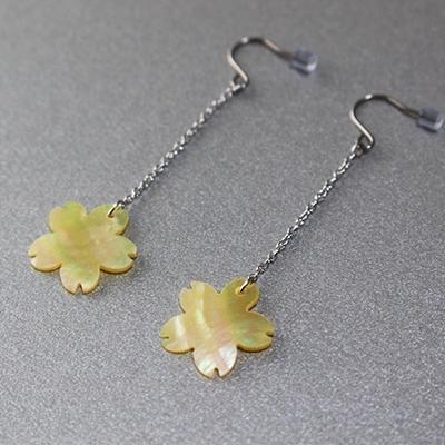 ふるさと納税 志摩市 貝のピアス【桜:アコヤ】