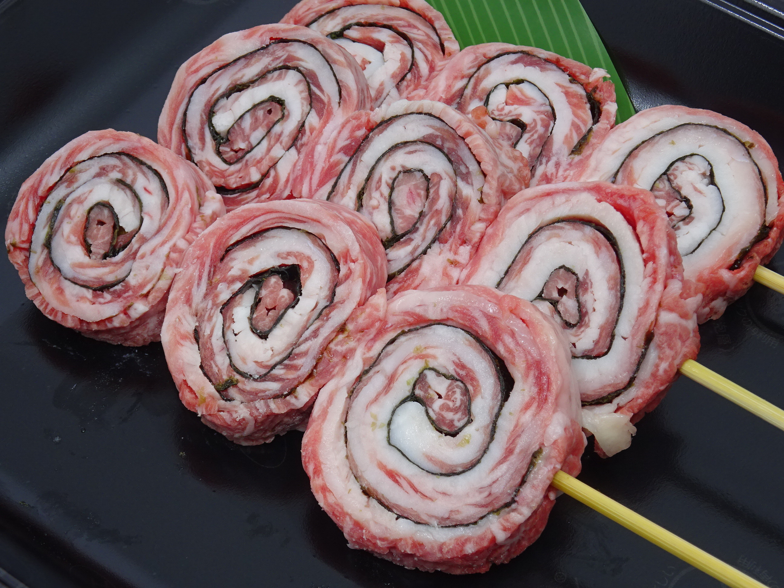 
            村上牛べこ串 60g×3本入 （村上牛 と焼き海苔のくるくる巻き串） A4213
          