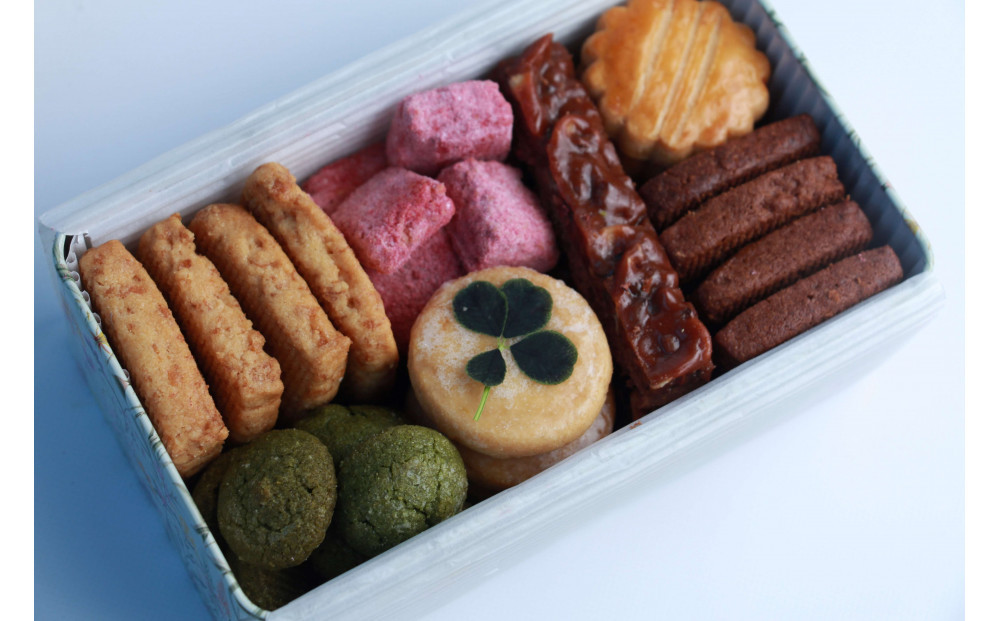 プティ・ボヌール　7種類のオリジナルクッキー缶 322032_GC007