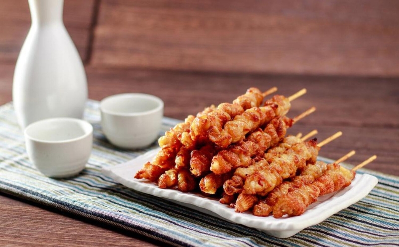 【全12回定期便】【秘伝のたれ仕込み】博多ぐるぐるとりかわ20本（竹乃屋）