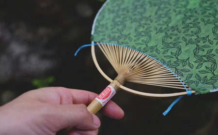 【泗水十貨店】香るうちわ　緑茶の香り