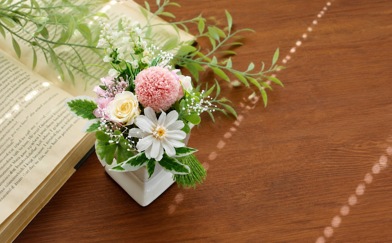 
                  お供えに・・・優しい思いを届けるプリザーブドフラワー｜仏花 お供え花 供花 お悔やみ 命日 供養 法事 法要 仏壇 花 フラワーアレンジメント フラワーギフト 贈り物 インテリア 水やり不要 手作り ピンポンマム 白い花 長野県 松川村
                