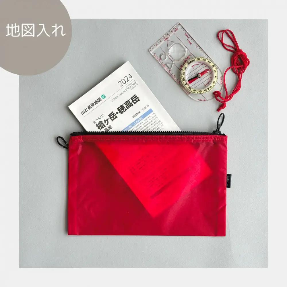 【赤】A6が入るとっても軽いナイロンフラットポーチ（マチなし）旅行用や化粧品にも