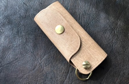 鹿革のキーケース（スピーディー振り出し式）【無染色】革小物 レザー キーリング【R00557】