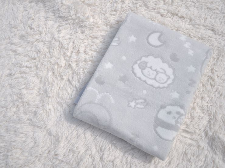 【ふるさと納税】クリ衿 ベビー綿毛布(毛羽部分) 宇宙柄 グレー 85×115cm 毛布の町泉大津市産 ｜ ベビー毛布 ベビーブランケット 毛布 ブランケット おくるみ 綿毛布 赤ちゃん毛布 綿100% 洗える 寝具 ギフト 誕生日 贈り物 クリスマス N-MJK500 [3349]