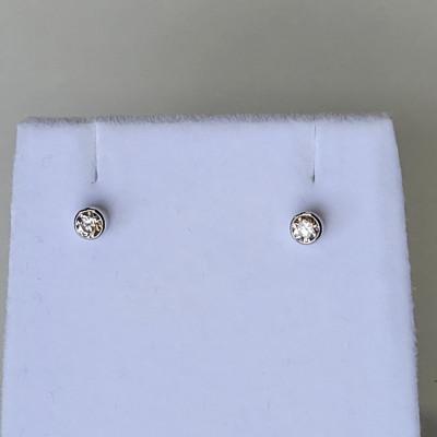 ふるさと納税 松山市 PT　ダイヤ　0.30ct　一粒　フクリン留　ピアス |  | 02