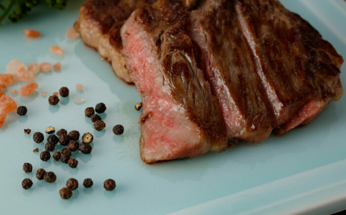 A5等級 佐賀牛 サーロインステーキ 計400g（200g×2枚） / 牛肉 / 佐賀県 / 株式会社ナチュラルフーズ [41AFAB031]