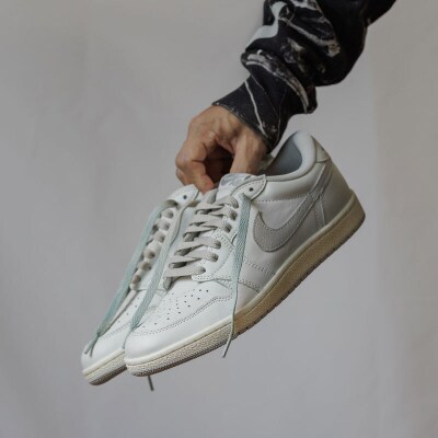 NODC【1985】 Gradation SHOELACES