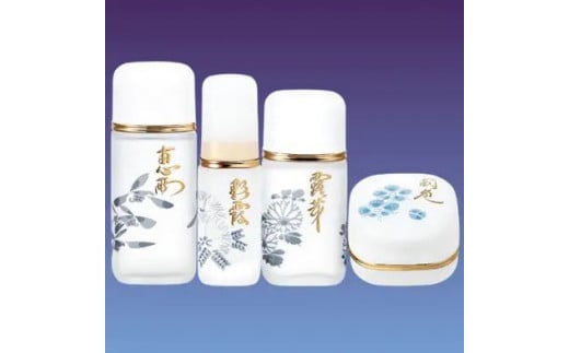 「恵雨」（化粧水）110ml　「彩霞」（美容液） 30ml　「露芽」（乳液）80ml　「國色」（エモリエントクリーム）　33ｇ