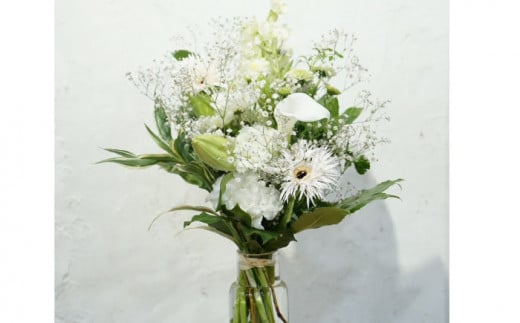 【6回定期便】生花花束 お供えM 初回花瓶付/花 ブーケ ホワイト 定期 毎月 生花 花 フラワー 【株式会社tomoni】 [ATCG003]