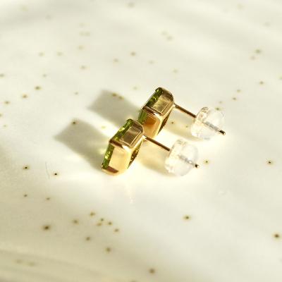 ふるさと納税 甲府市 K18YG ペリドット 一粒石 ピアス スクエアカット 6mm 保証書付 IA-3179 |  | 02