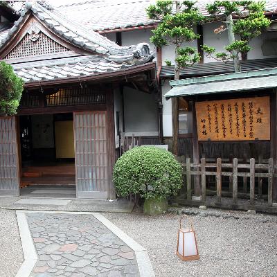 ふるさと納税 愛荘町 竹平楼名物　鯉のあめ煮　3切れ　箱入(真空) |  | 02