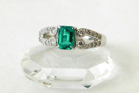 【ふるなび限定】【一点もの】Pt900　エメラルド（0.64ct）ダイヤモンドリング　K63　K06126-H　FN-Limited-SP