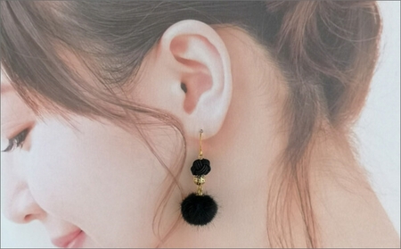 ＊黒＊　水引ピアス/玉結びとフェイクファーのピアス　