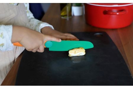 2021年新製品　【にんじんの形をしたこども包丁】　かわいくても、ちゃんとした関の包丁ですH5-193