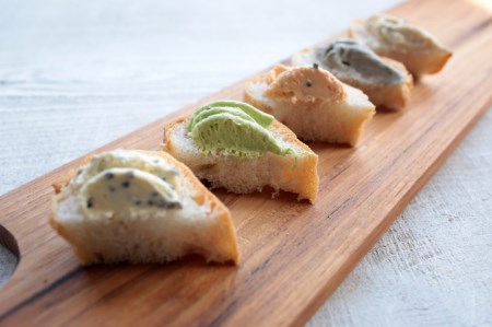 新見キャビアバター（トマト）