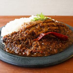 【肉が主役!】豚バラ塊肉カレー (4食入り)【配送不可地域：離島】【1347687】